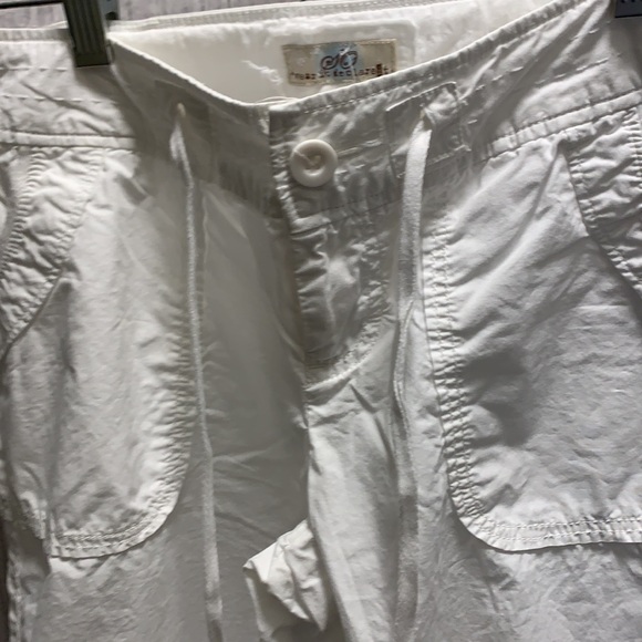 SO ware it declare it, white capris - Picture 5 of 8